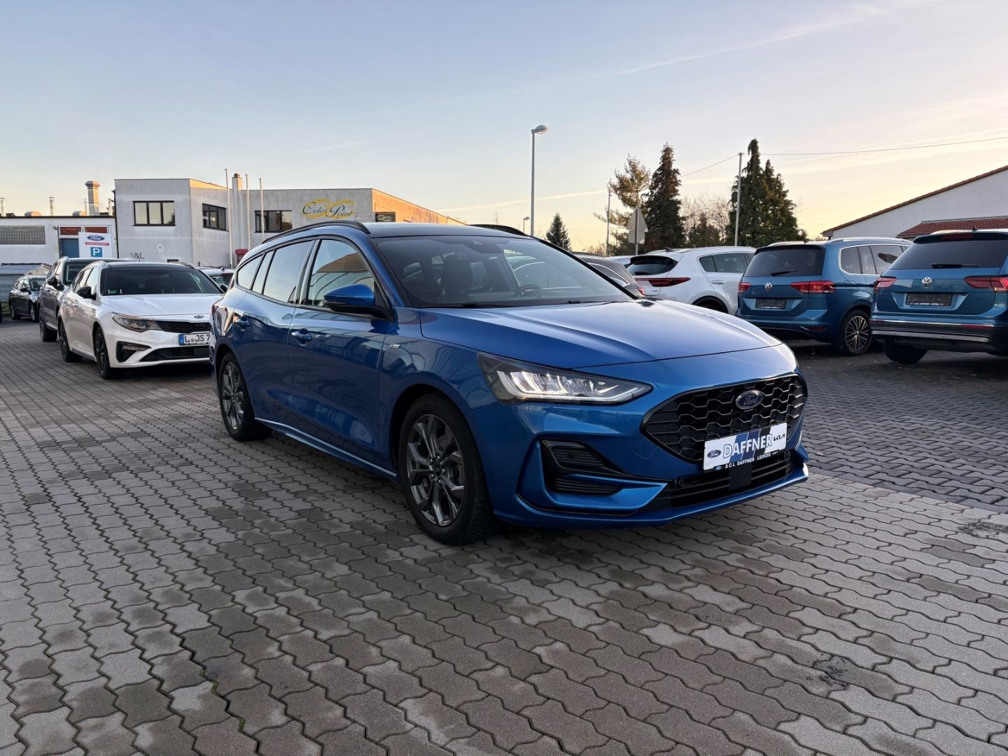 Fahrzeugabbildung Ford Focus Turnier ST-Line X MHEV AHK Kamera Navi LED