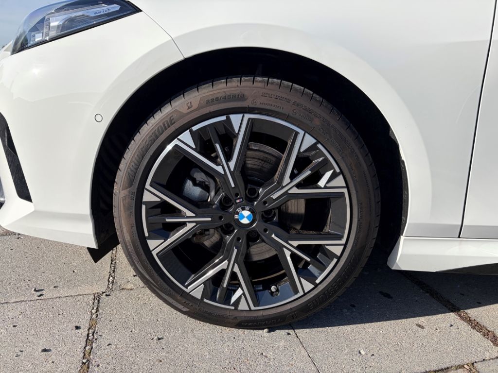 BMW 120 MSport ParkAssisPlus eSitze Head-Up Har Kar foto 3