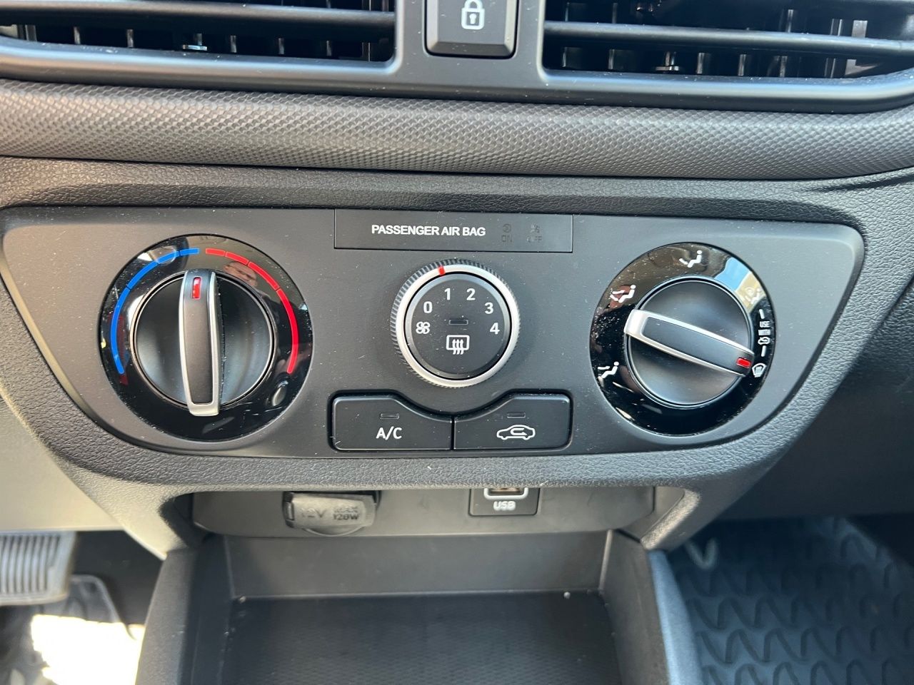 Fahrzeugabbildung Hyundai i10 1.2 Aut. TREND TOUCH*SHZ*CARPLAY*KLIMA*LM*TE