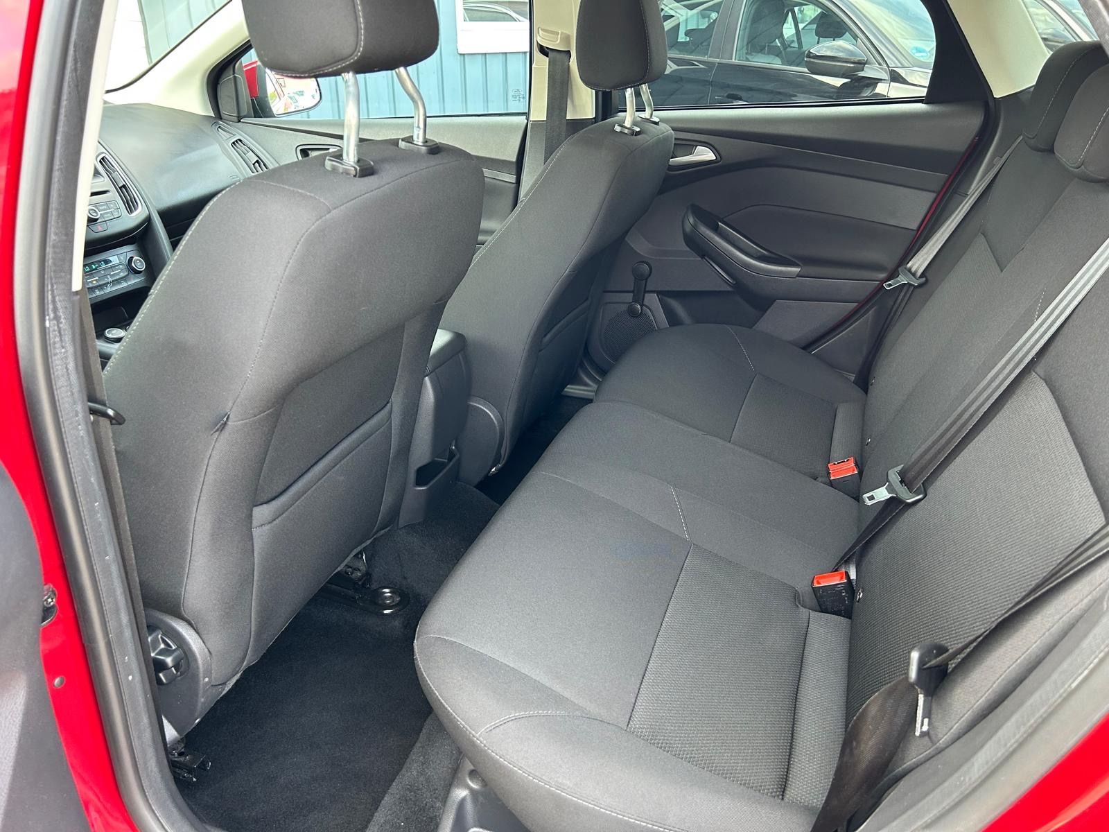 Fahrzeugabbildung Ford Focus Lim. 1.5i Business°150 PS°Winterpaket°Navi