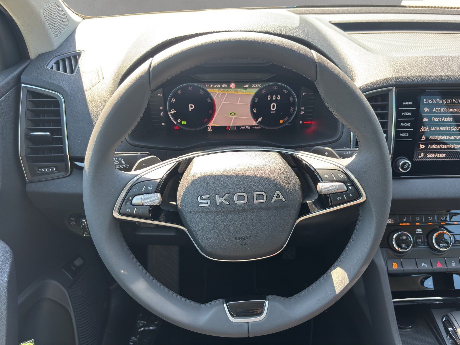Fahrzeugabbildung SKODA Karoq Balance 1,5 TSI 110 kW DSG MATRIX/RFK/AHK