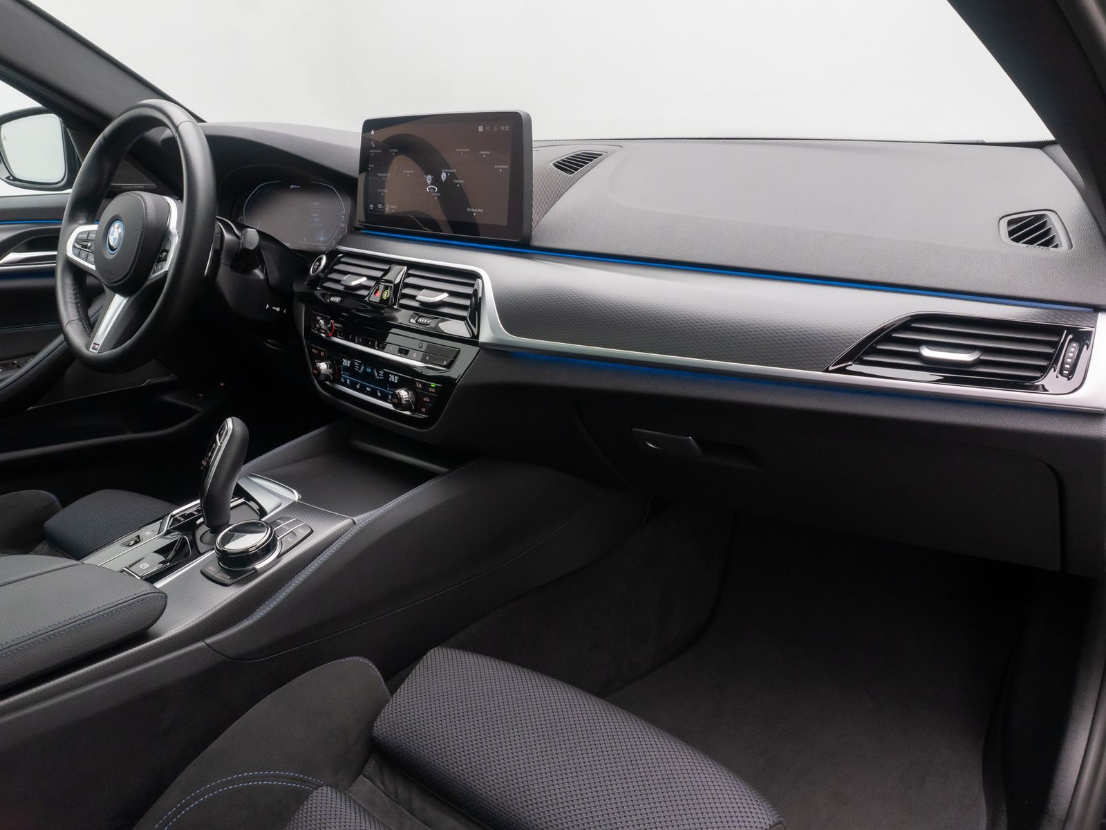 Fahrzeugabbildung BMW 530e xD M Sport Panorama HUD DAB H/K Kamera AHK