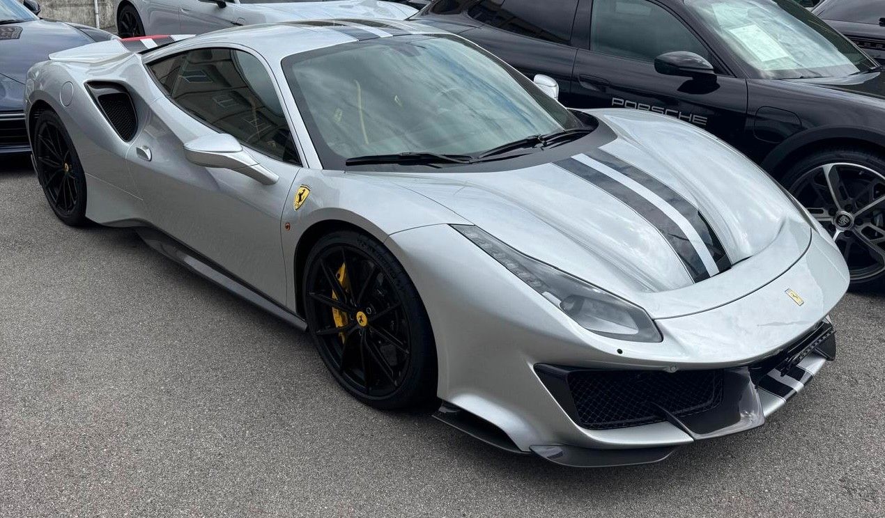 FERRARI 488 Pista