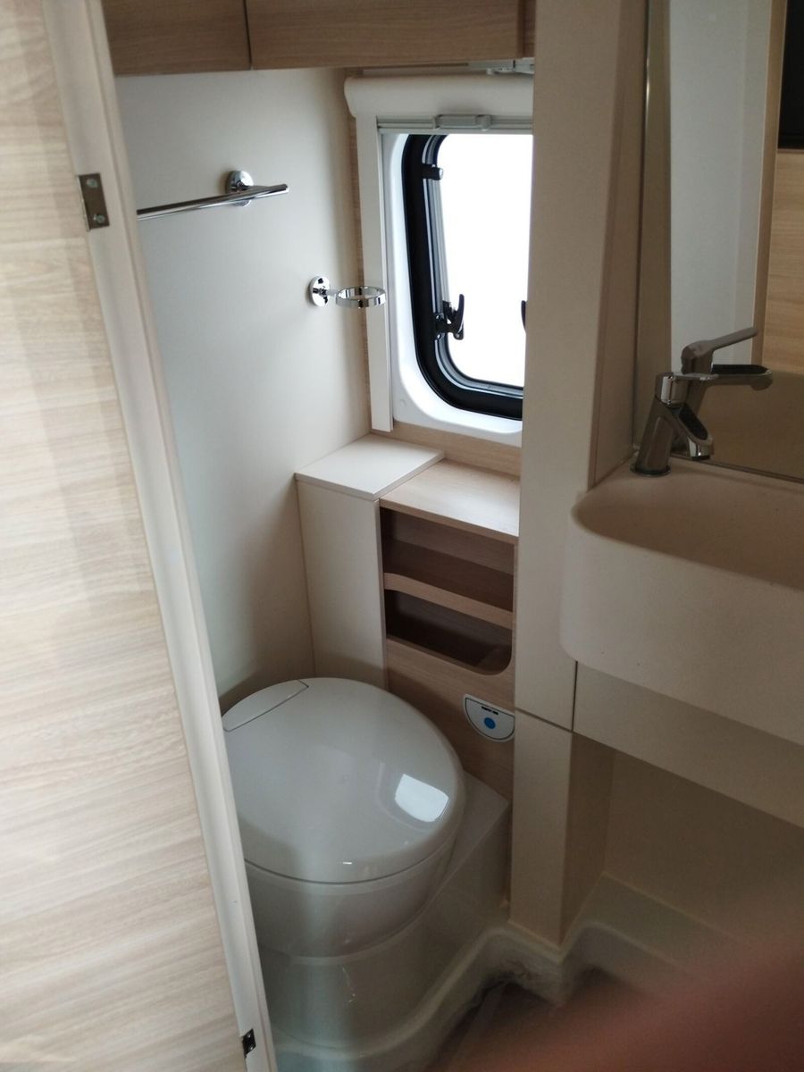 Fahrzeugabbildung Eura Mobil Van V 635 HB Comti D 6E, Mondial Paket