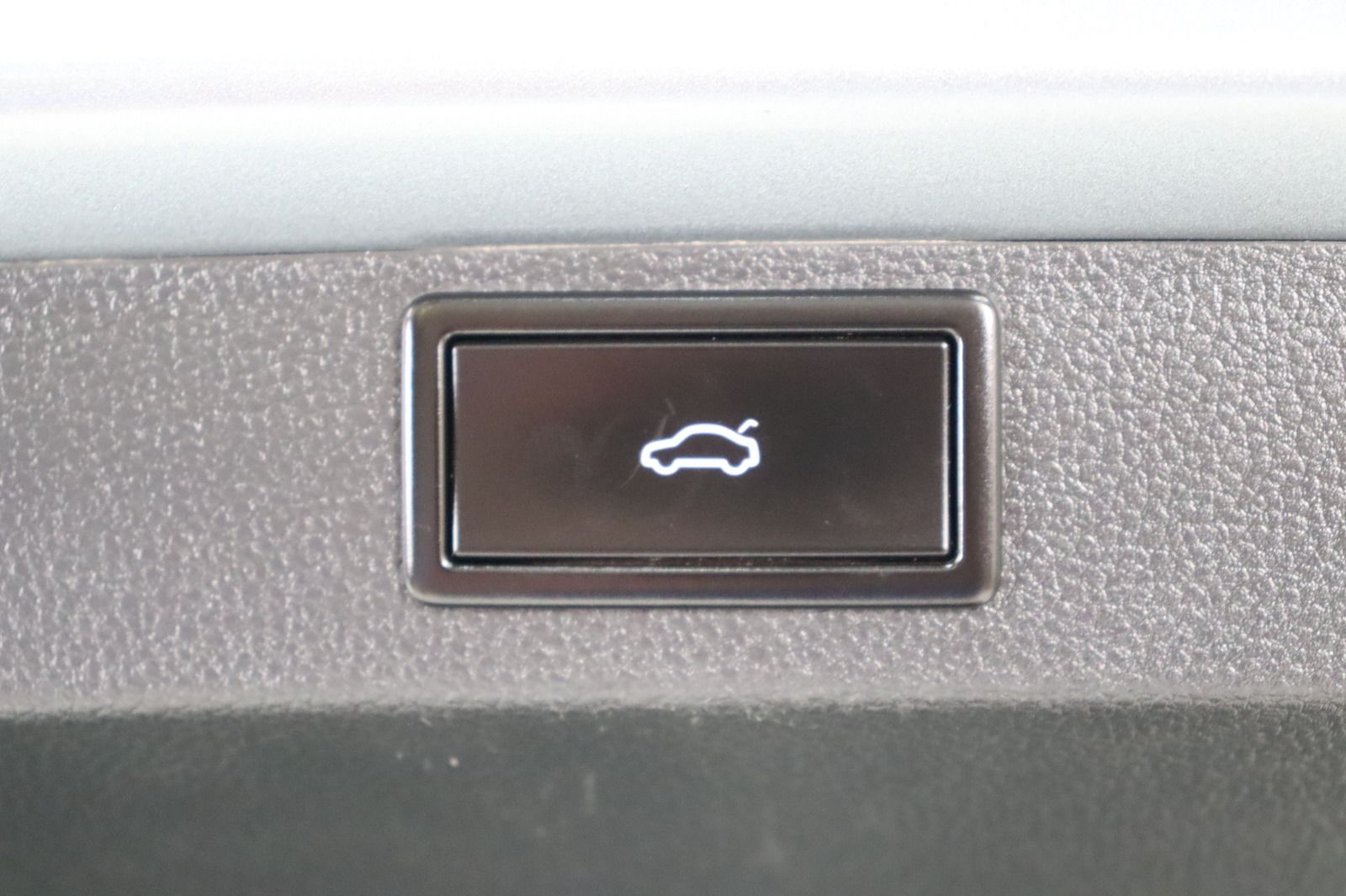 Fahrzeugabbildung SKODA Karoq 4x4 Memory * Navi * DSG * LED * AHK