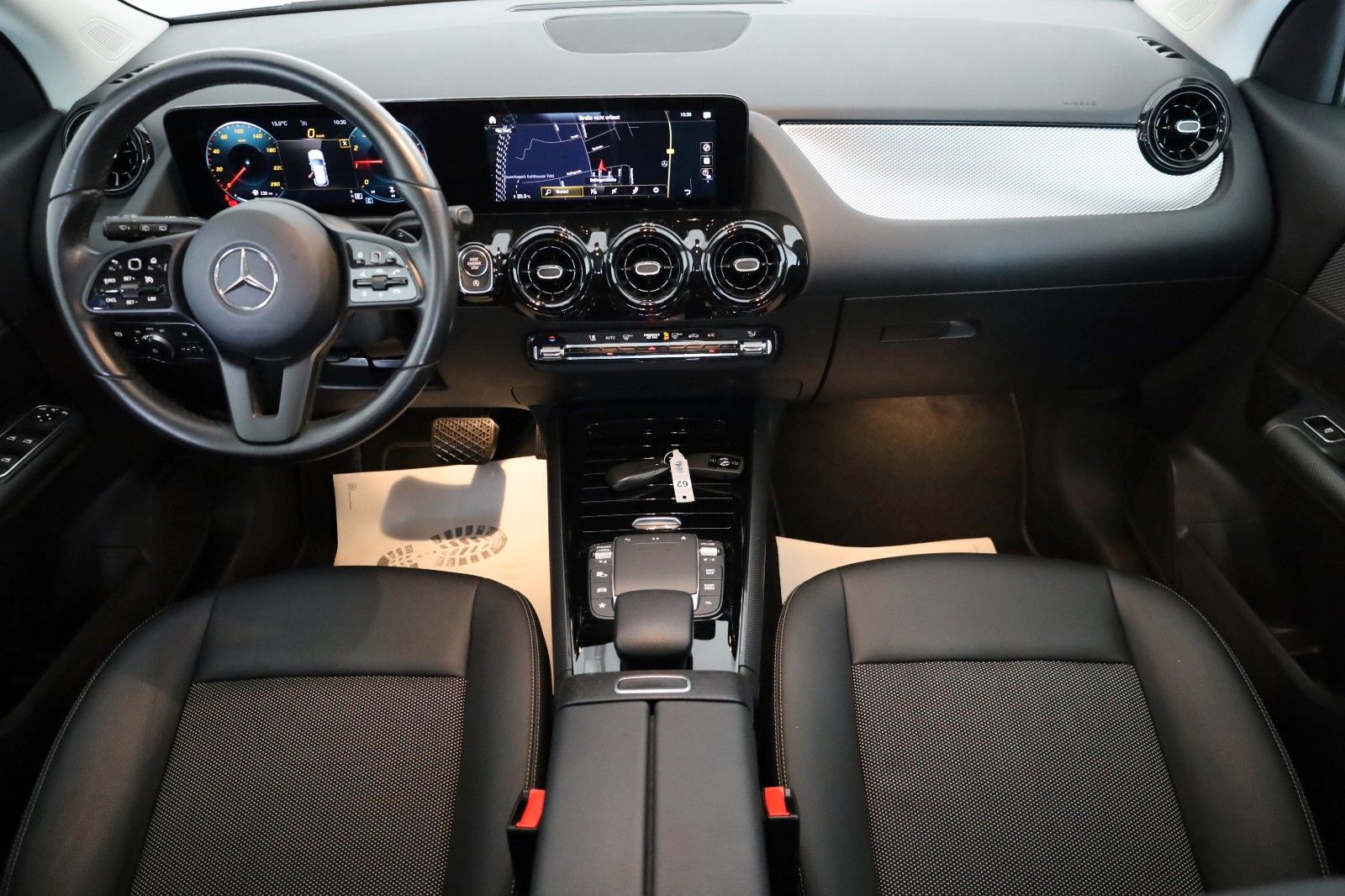 Fahrzeugabbildung Mercedes-Benz GLA 200 T.Leder,Navi,LED,SH,PDC,Kamera,ParkPaket