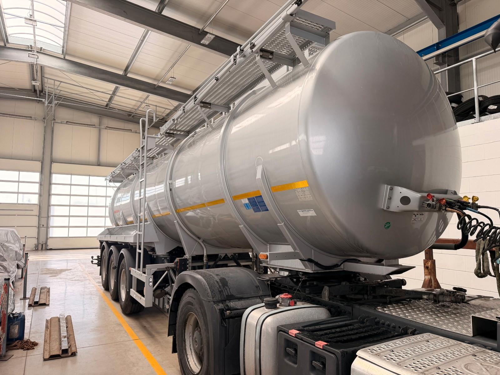 Kässbohrer Güllezubringer/30m³/Lift/Lenk/NEUWERTIG