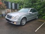 Mercedes-Benz E 200 KOMPRESSOR CLASSIC AUTOMATIK BI-XENON  - Mercedes-Benz E 200 aus 2005: Kompressor