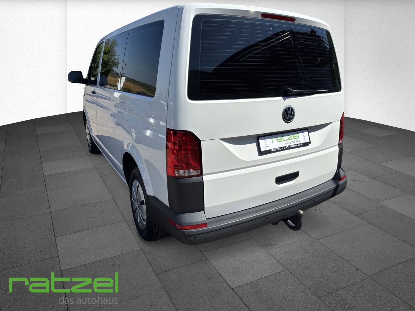 Fahrzeugabbildung Volkswagen Transporter Kombi KR 2.0 TDI 9-Sitzer AHK DAB SH