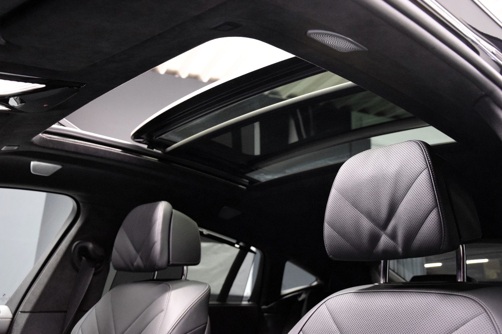 Fahrzeugabbildung BMW X6 M60i xDrive Pano B&W Sitzlüft HuD 22" Standhz