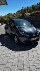 Toyota Aygo (X) 1,0-l-VVT-i x-play x-play - Toyota Aygo (X): Von Privat