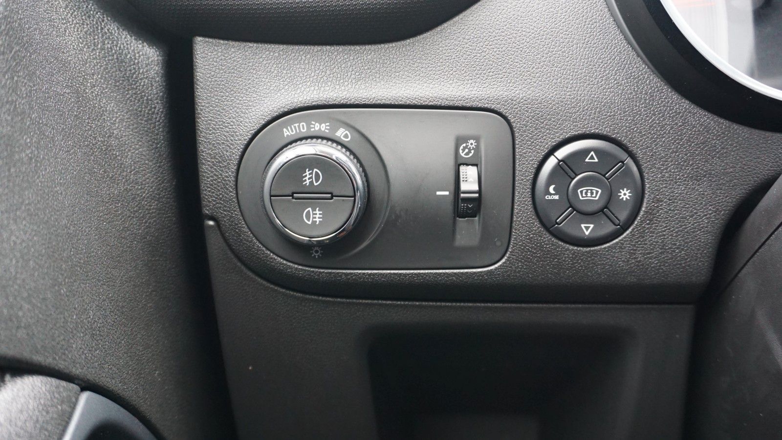 Fahrzeugabbildung Opel Crossland (X) Ultimate, Head Up, Navi, Leder