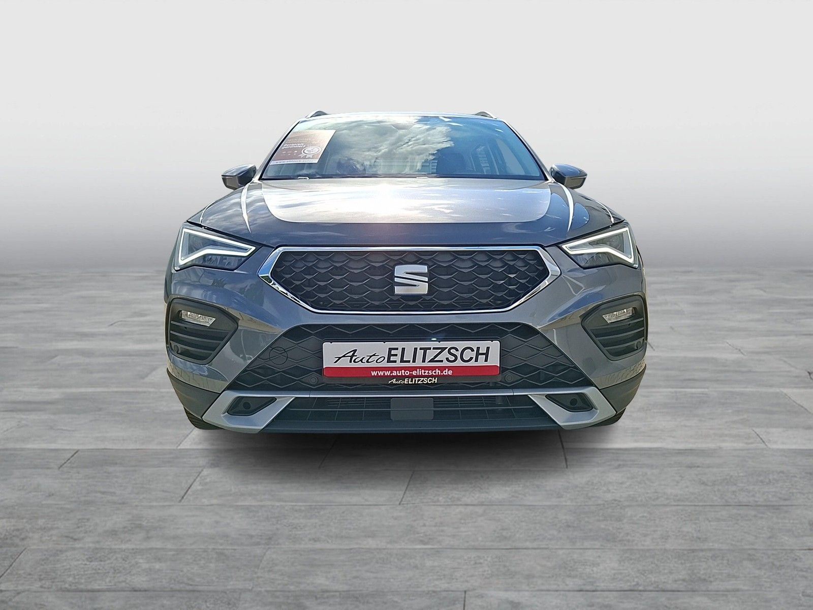 Fahrzeugabbildung SEAT Ateca TSI Style DSG LED Navi AID ACC Park-Assist