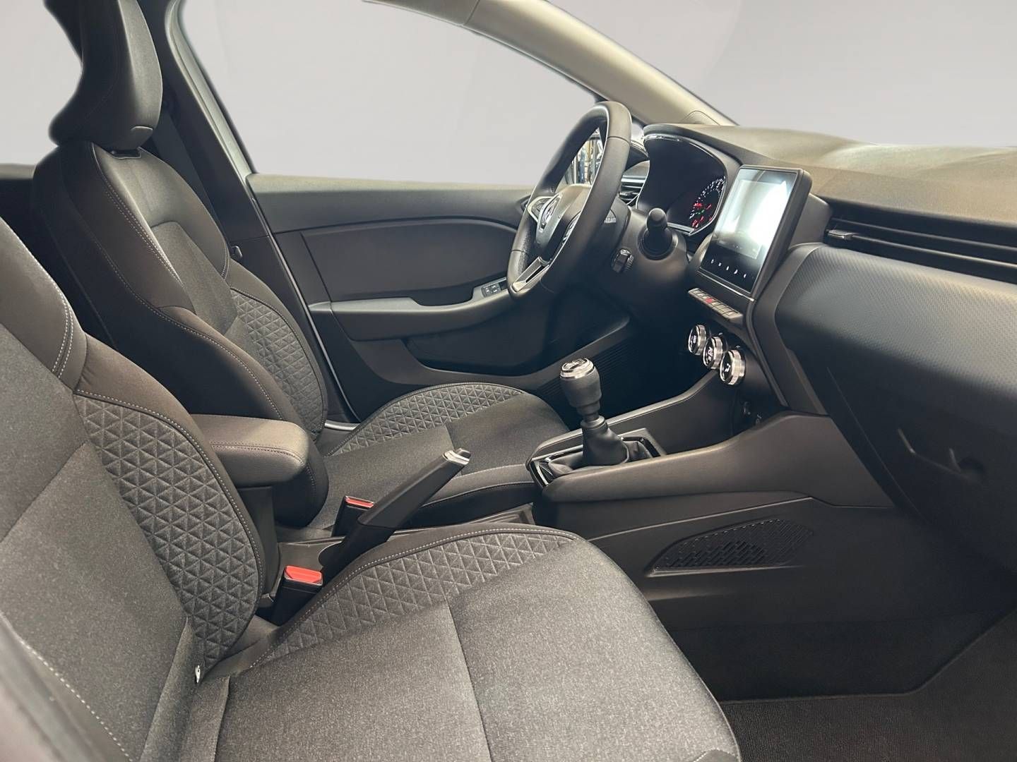 Fahrzeugabbildung Renault CLIO BUSINESS EDITION TCe 90 (MY21)