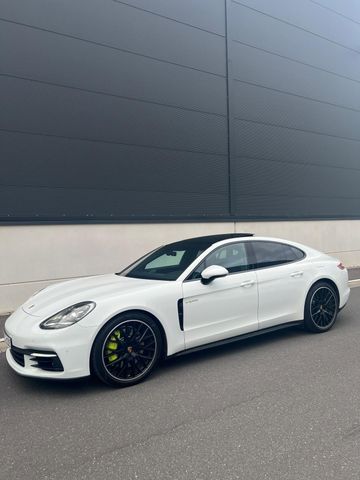 Porsche Panamera 4 E-Hybrid -