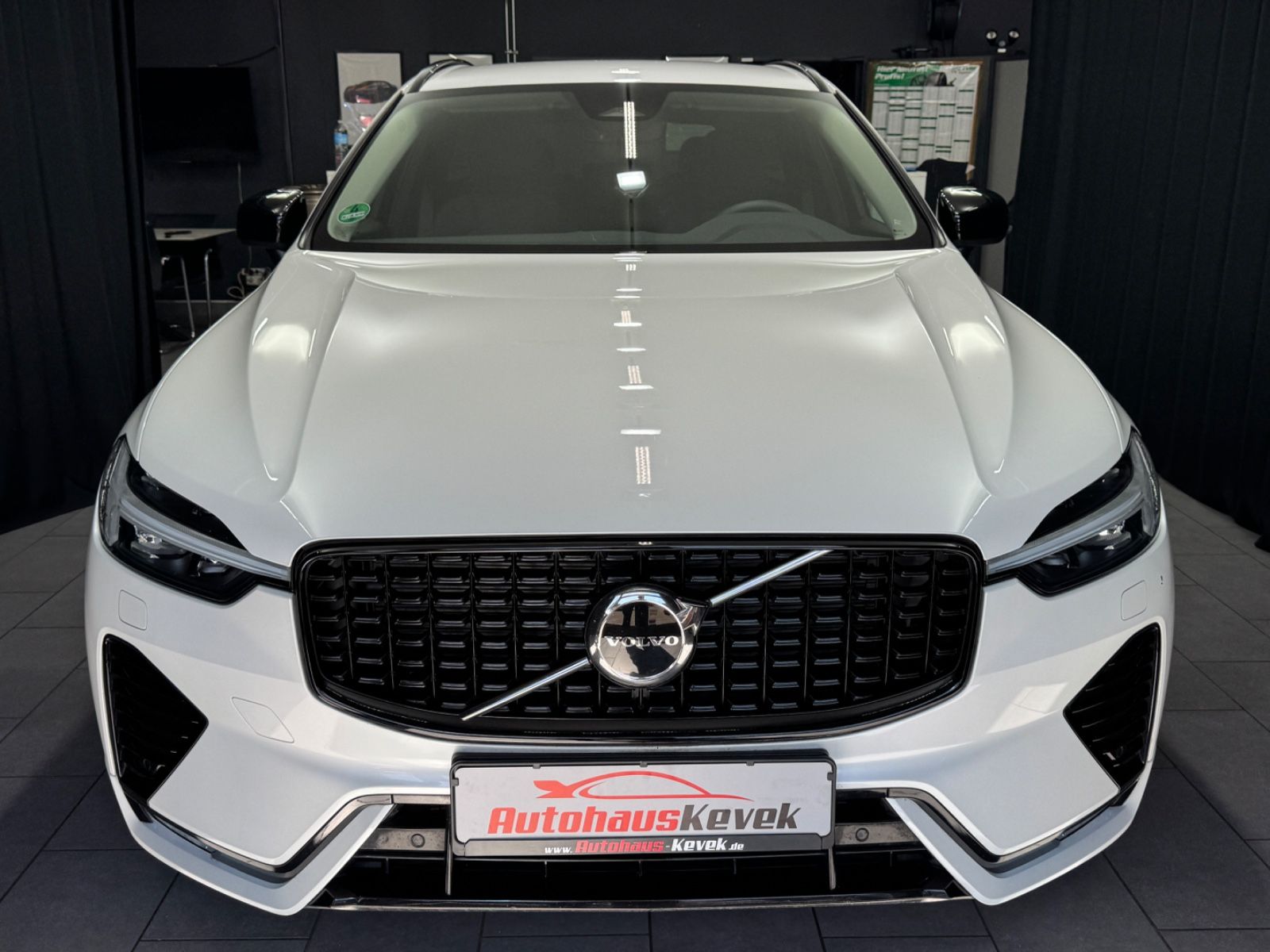 Fahrzeugabbildung Volvo XC 60 Plus Dark AWD |H/K|STDHZ|LED