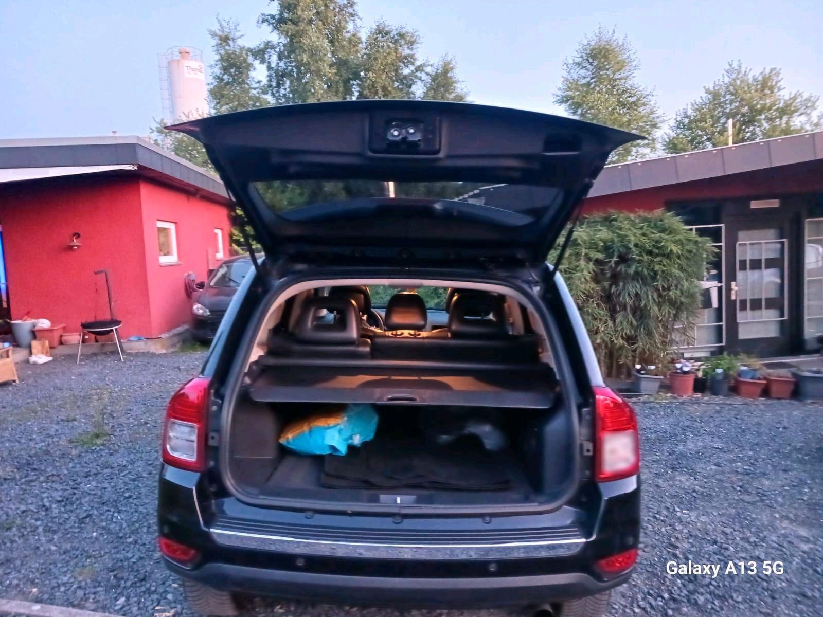Jeep Compass 2011 — interior