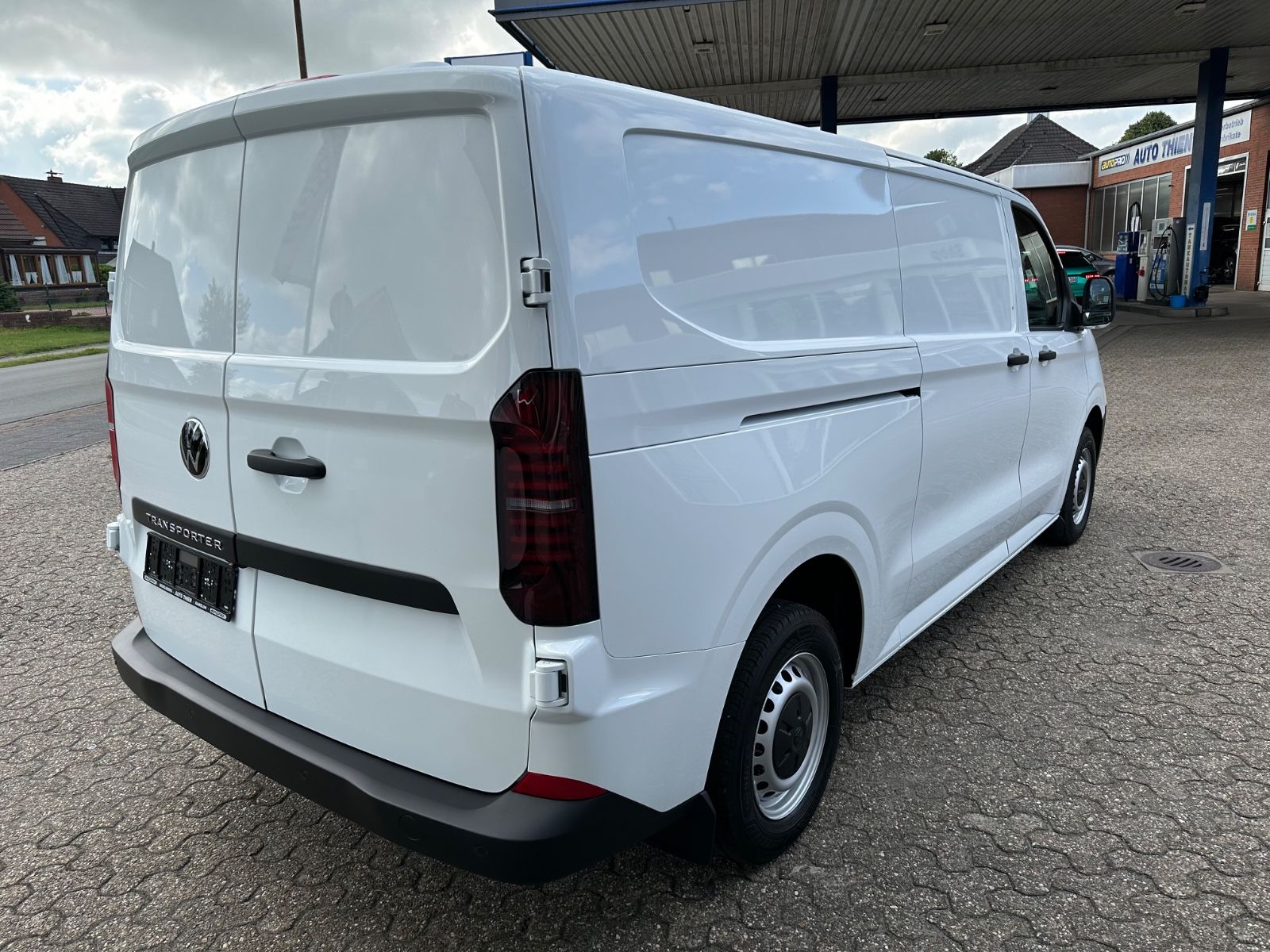 Fahrzeugabbildung Volkswagen T7 Transporter 2.0 TDI LR Navi/LED/GRA/Einparkh