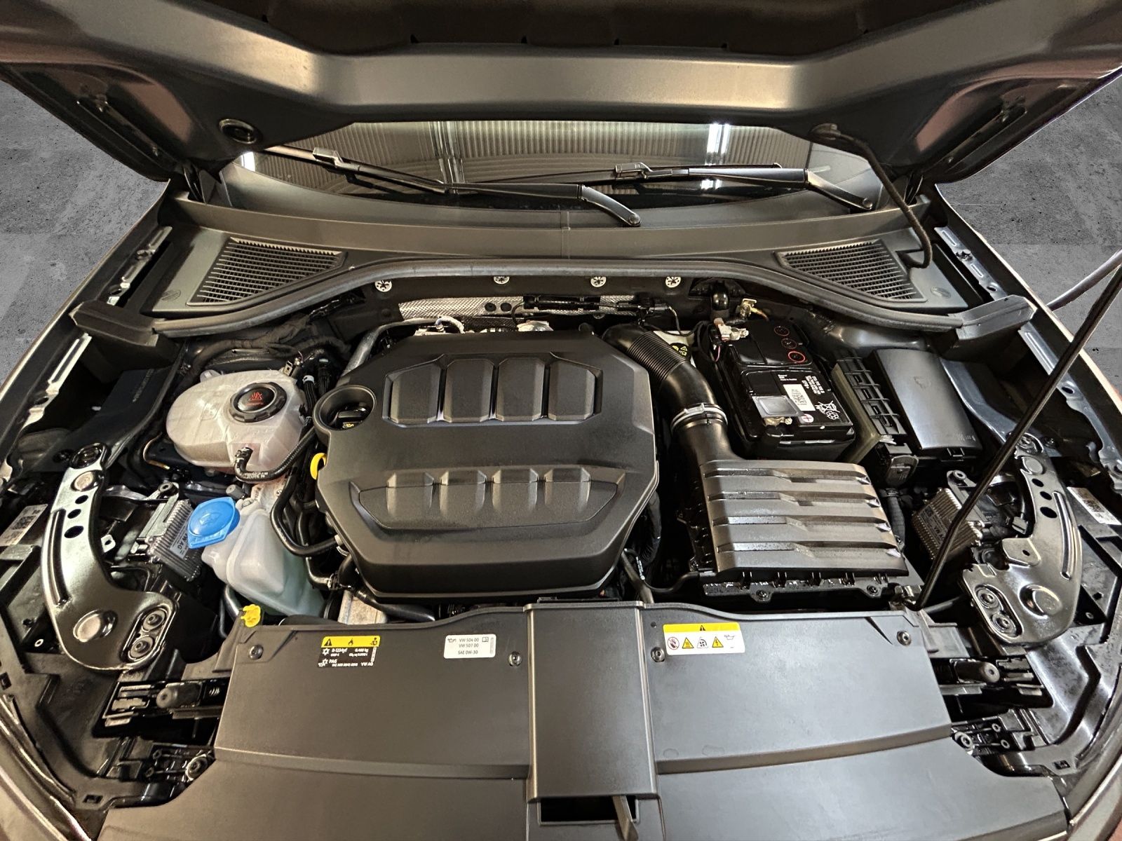 Fahrzeugabbildung Volkswagen T-Roc R 4M DSG  IQ.Light ACC AHK PANO SHZ RearVi