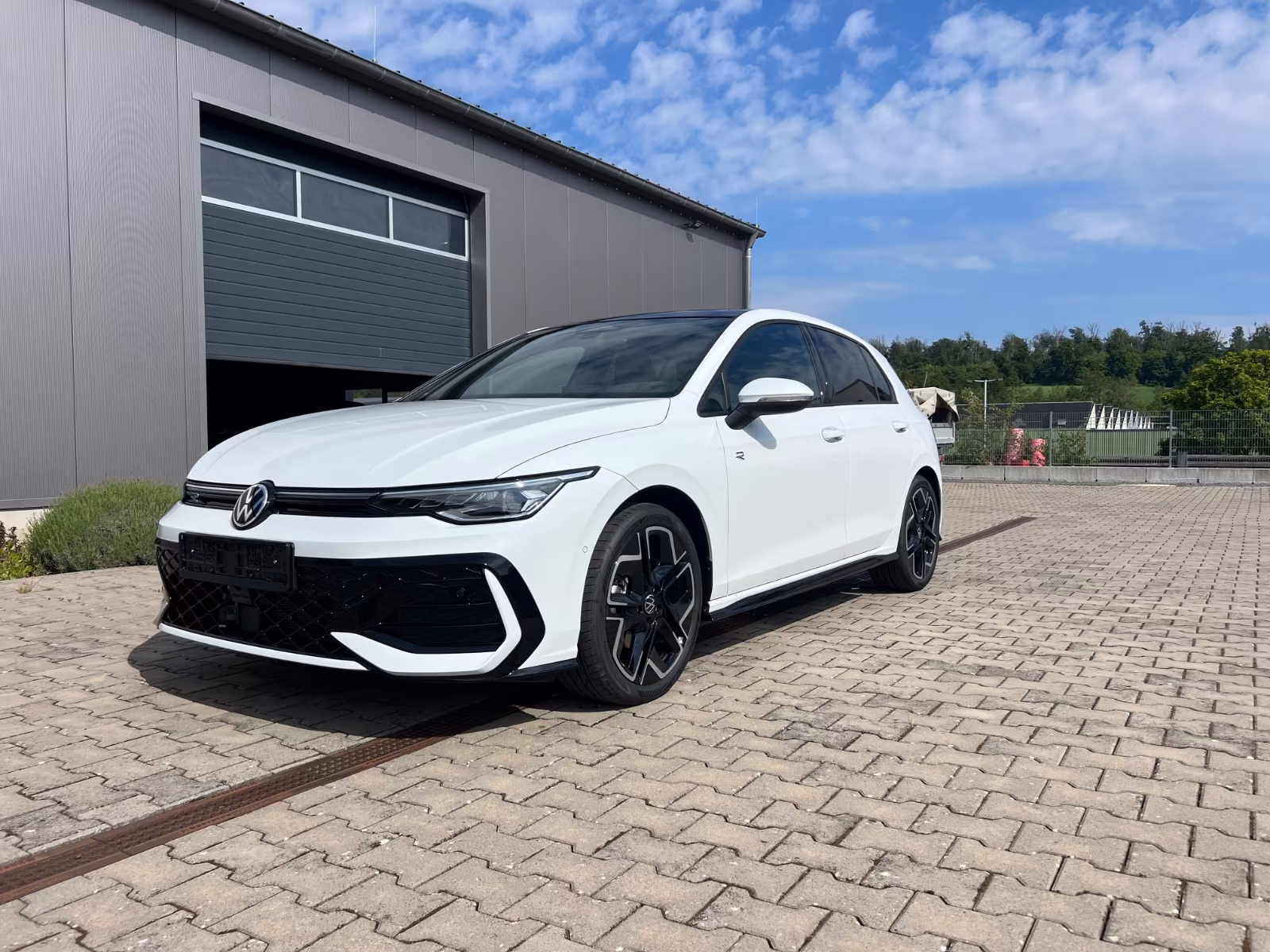 Volkswagen Golf 1.5 eTSI DSG R-Line+18"+Panorama+Navi+Kamer
