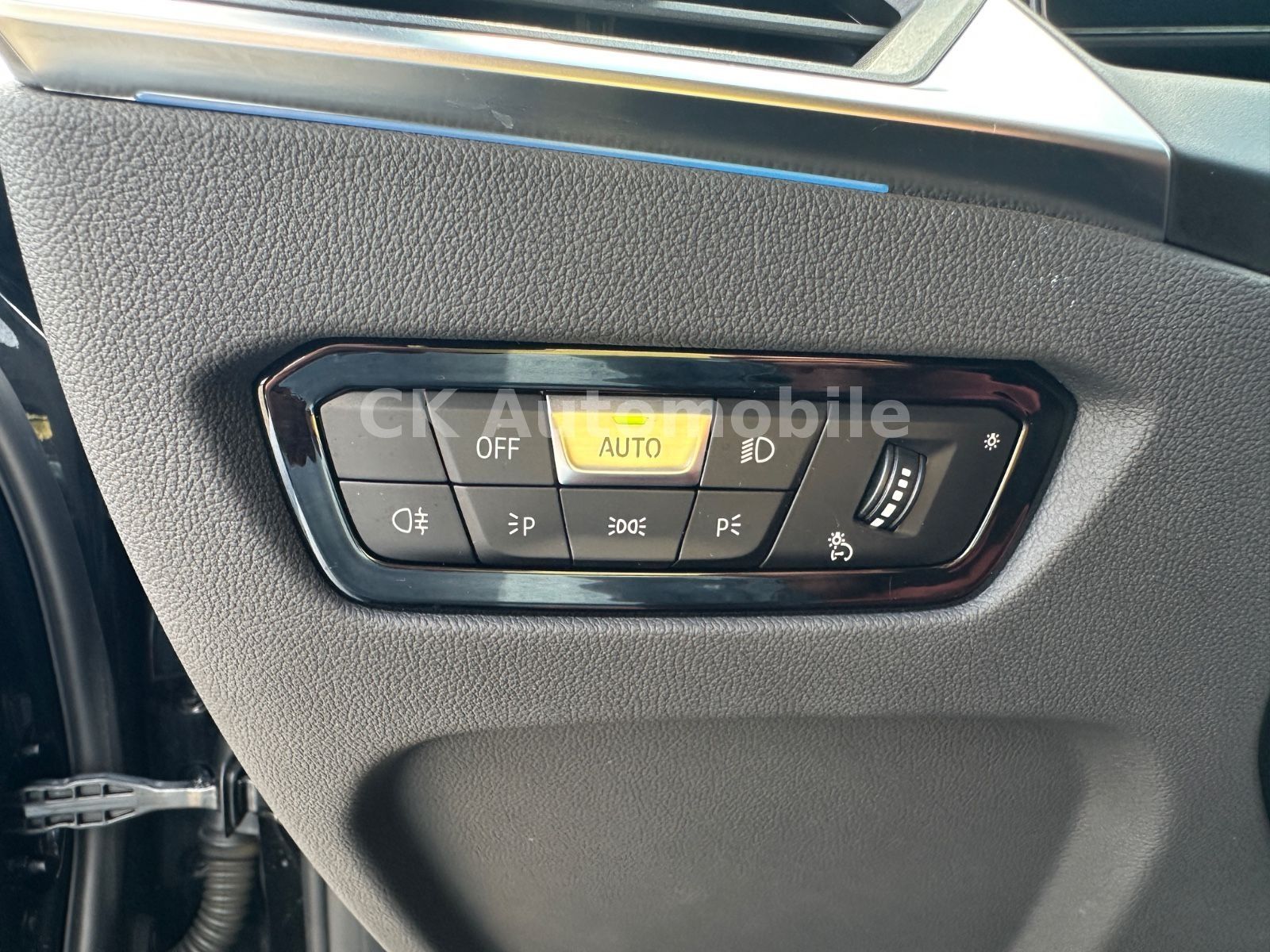 Fahrzeugabbildung BMW M340d xDrive Touring/Navi/Head-Up/Pano/360°/LED