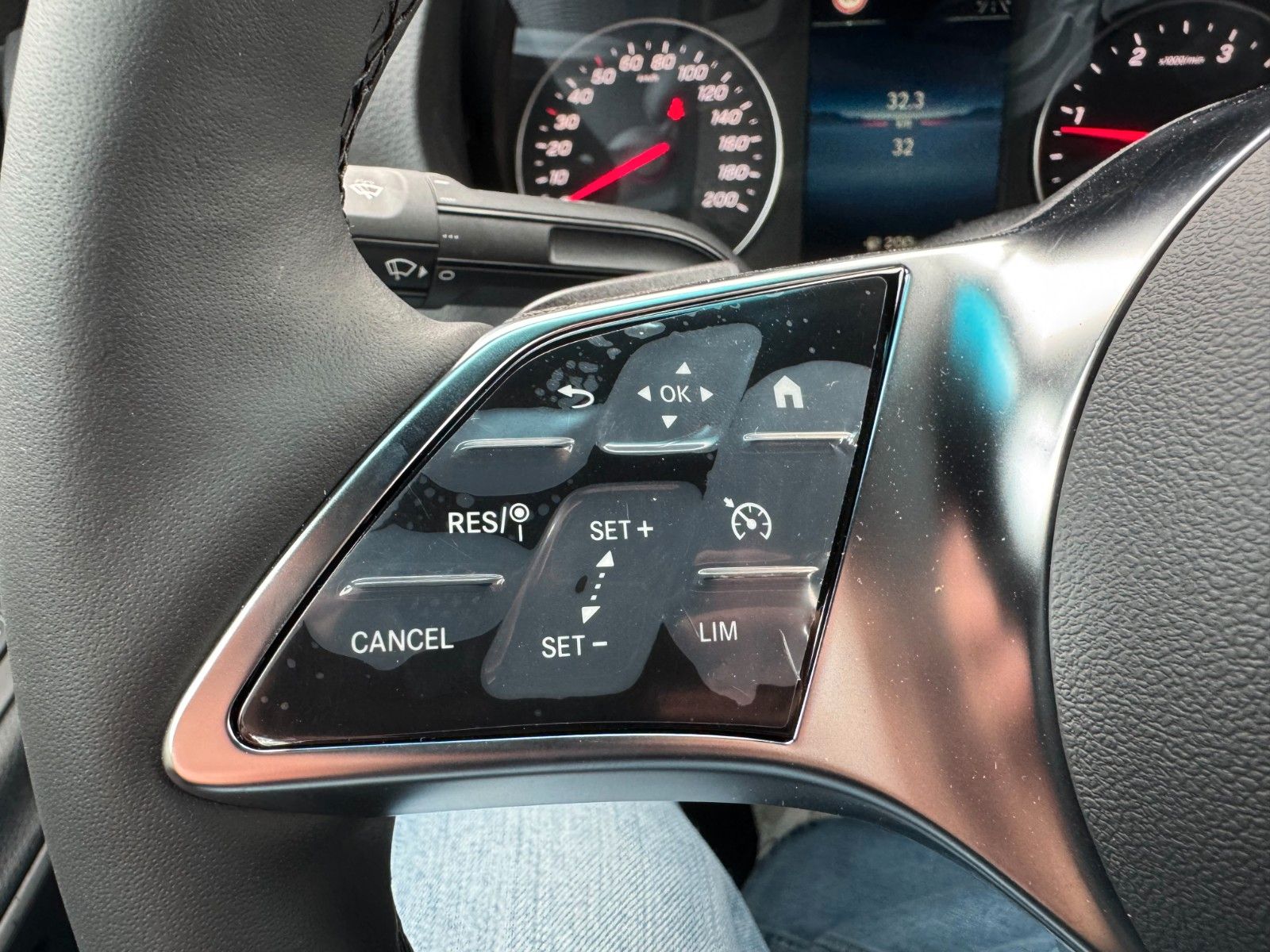 Fahrzeugabbildung Mercedes-Benz Sprinter 319 CDI 4325 Klima Kamera LED