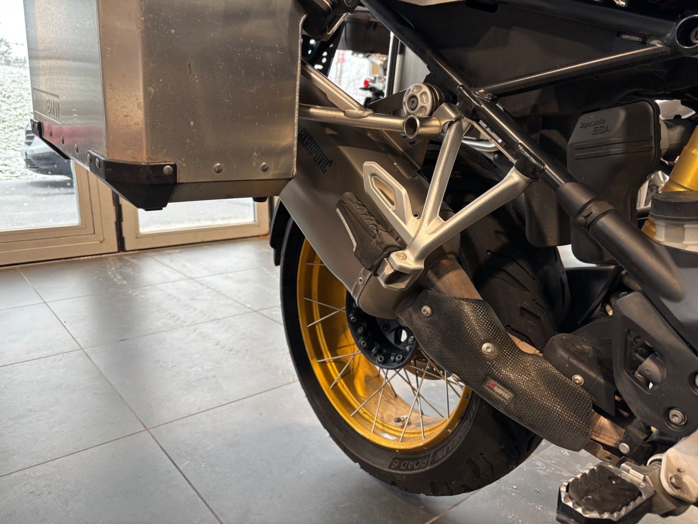 Fahrzeugabbildung BMW R 1250 GS Adventure mit Tieferlegung Akrapovic A