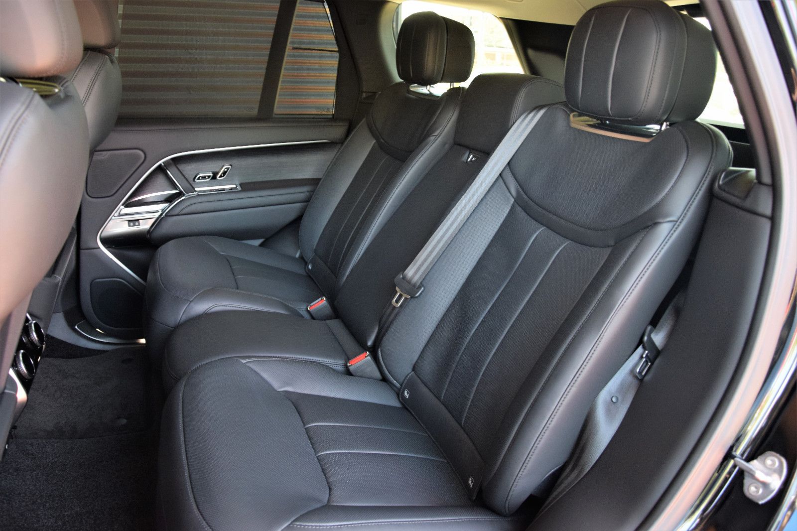 Fahrzeugabbildung Land Rover Range Rover First Edition  Hybrid Pano