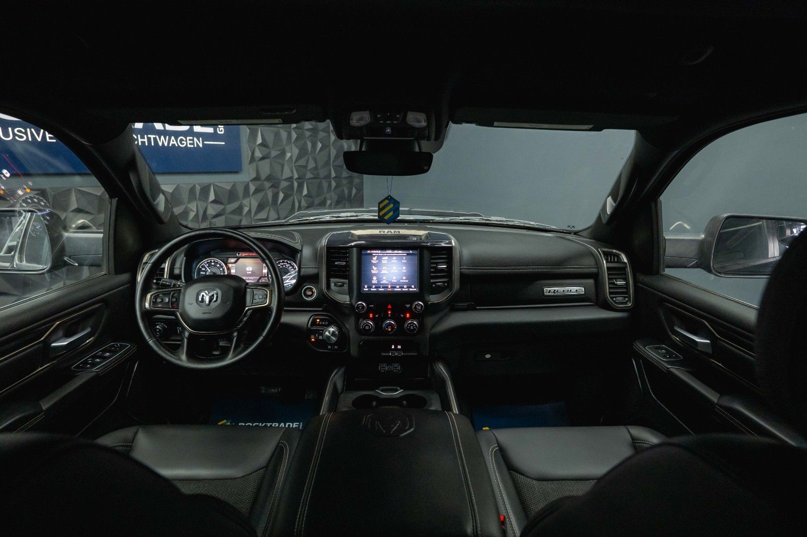 Fahrzeugabbildung Dodge RAM 5.7 V8 HEMI 4x4 REBEL OFFROAD Night AxleLock