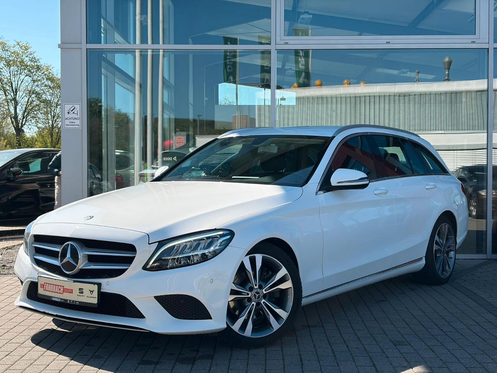 Mercedes-Benz C 300 T-Modell Avantgarde LED KAMERA PDC V+H