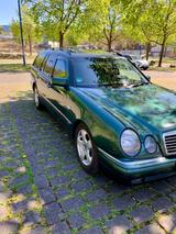 Mercedes-Benz 240 - Mercedes 240 mit Schiebedach