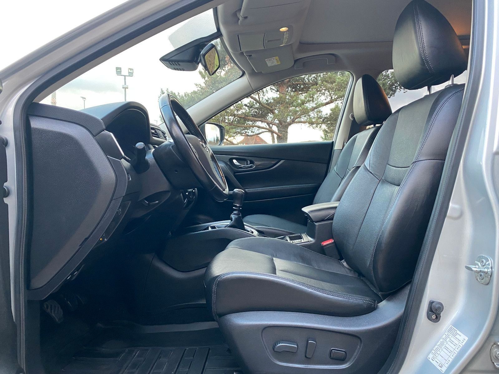 Fahrzeugabbildung Nissan X-TRAIL 1.6 MAN+LEDER+PANO+SHZ+360°+TÜV-NEU+AHK