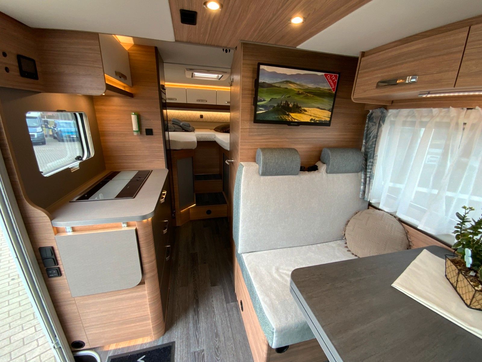 Fahrzeugabbildung Weinsberg CaraSuite 650 MEG