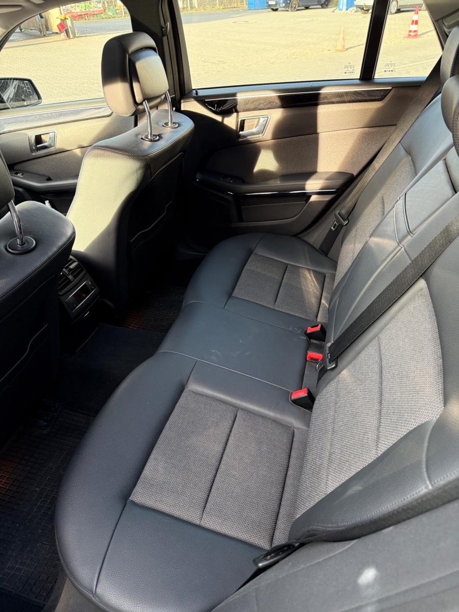 Mercedes-Benz E200 2011 — photo 13