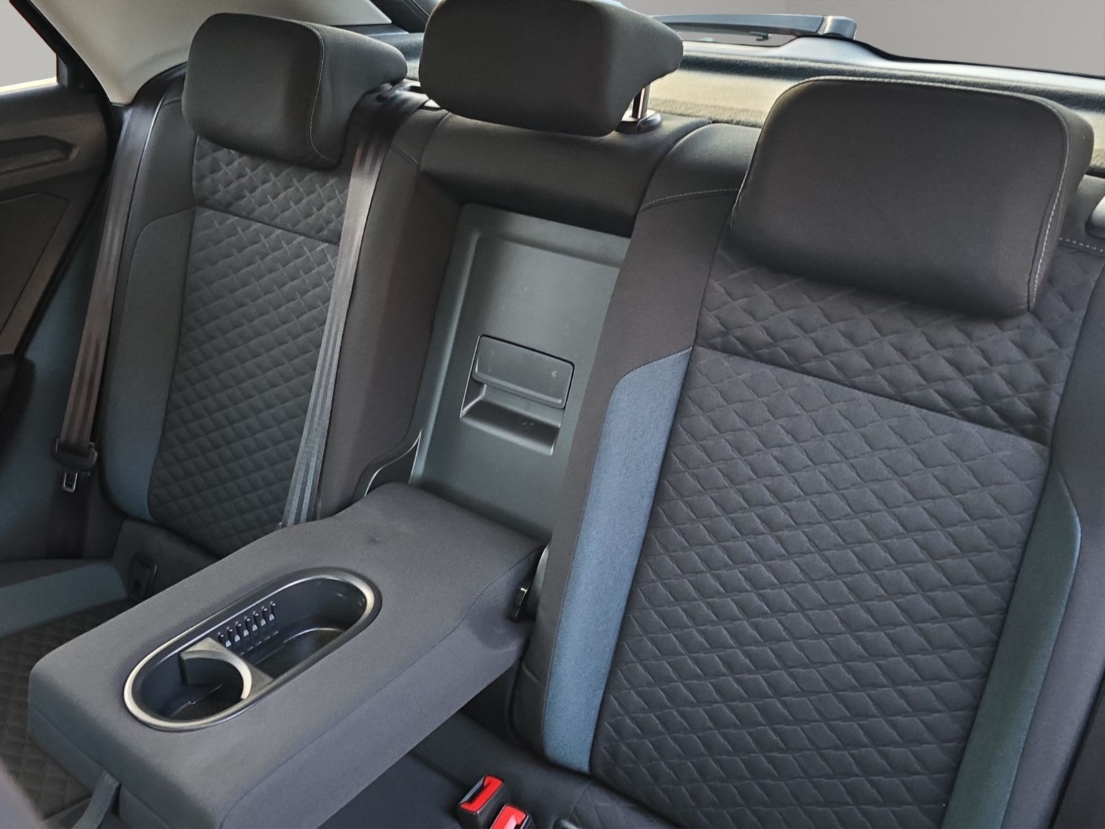 Fahrzeugabbildung Volkswagen T-Roc IQ.DRIVE AUS 1.HAND TOP ZUSTAND