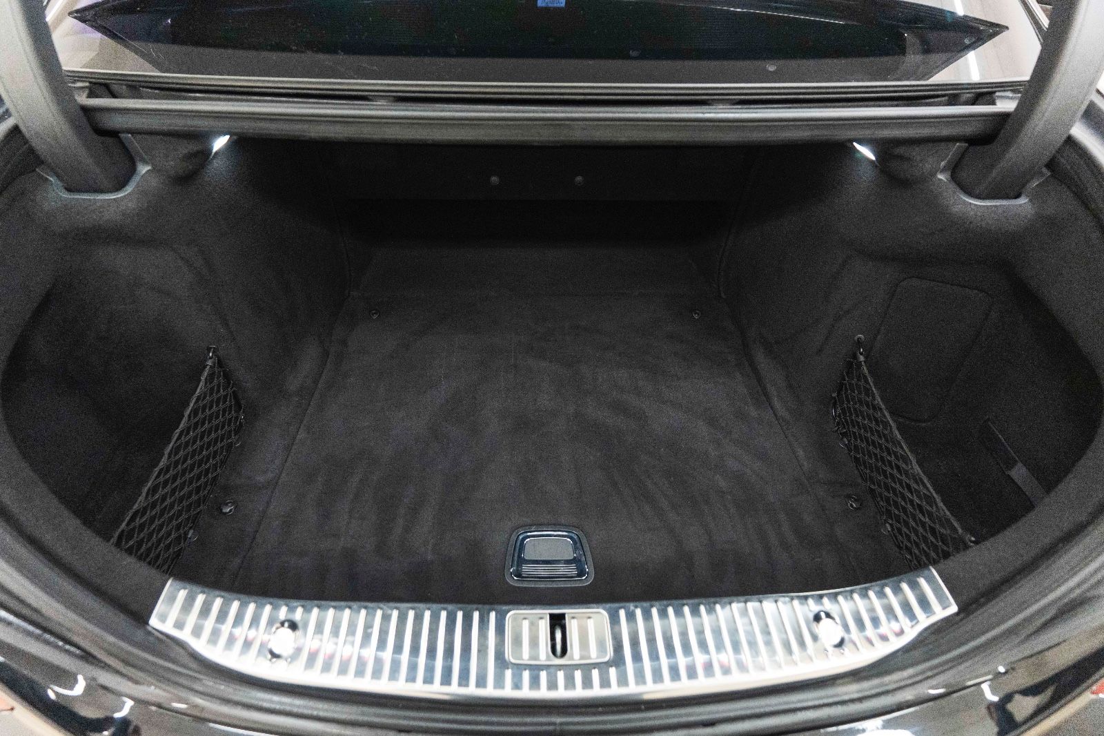 Fahrzeugabbildung Mercedes-Benz S 560 BURMESTER MASSAGE LED HUD 360° LUFT PANO