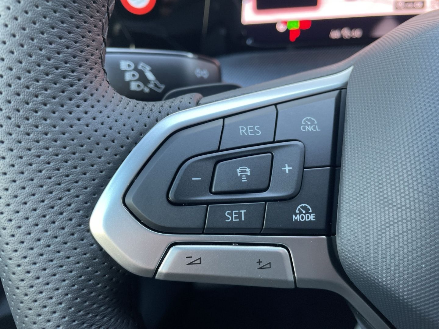 Golf VIII R-Line 2.0TDI DSG H&K/AHK/Pano/HUD/Nav