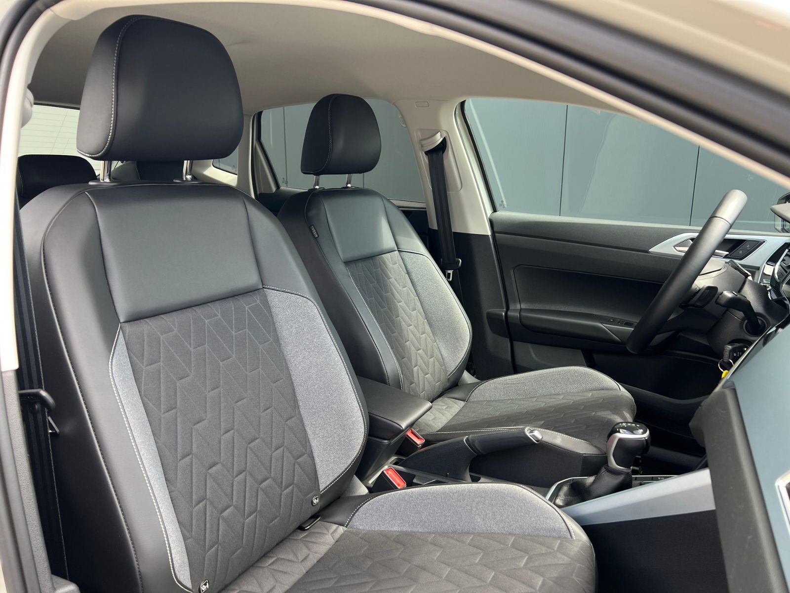 Fahrzeugabbildung Volkswagen Polo GOAL 1.0 TSI DSG *LED,App-Connect, 17'-LM*