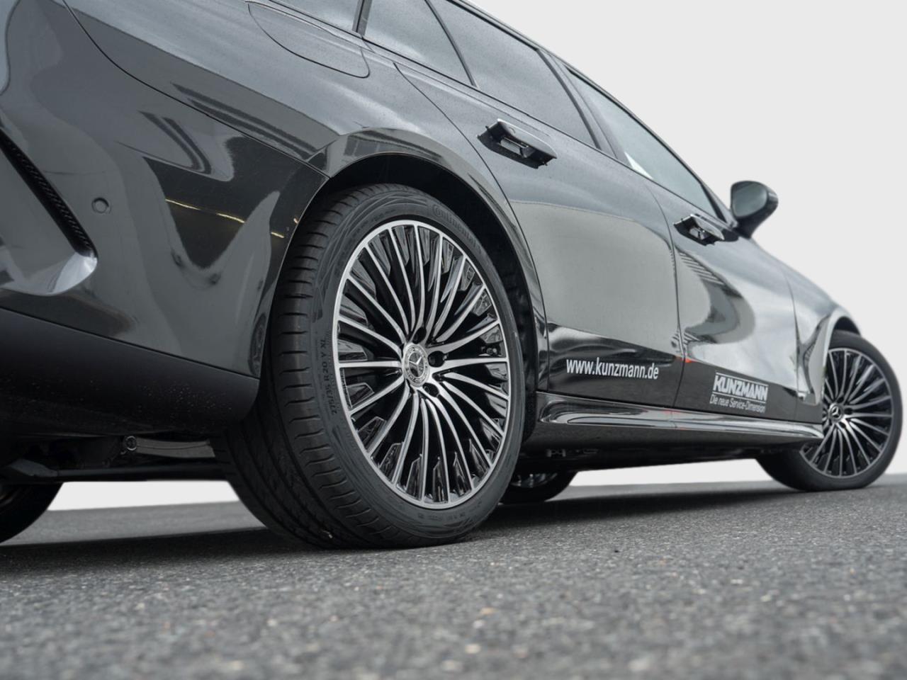 Mercedes-Benz E 220 d T-Modell AMG Night Panorama AHK Distroni