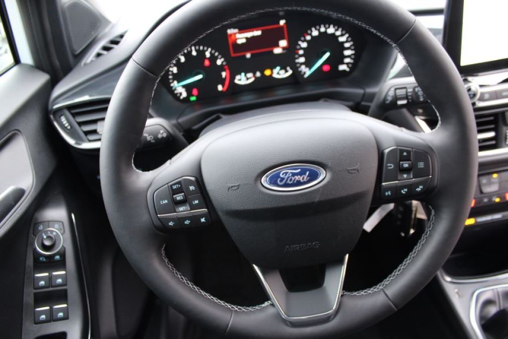Fahrzeugabbildung Ford Puma Hybrid TITANIUM