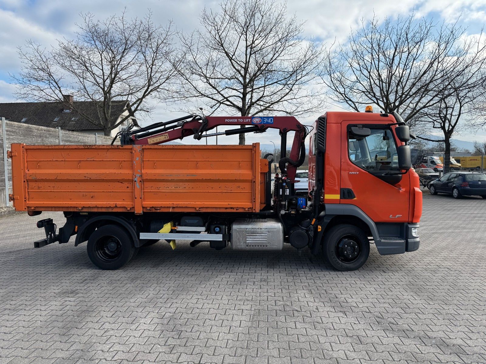 Fahrzeugabbildung DAF FA LF 180 8t Abrollkipper mit Ladekran