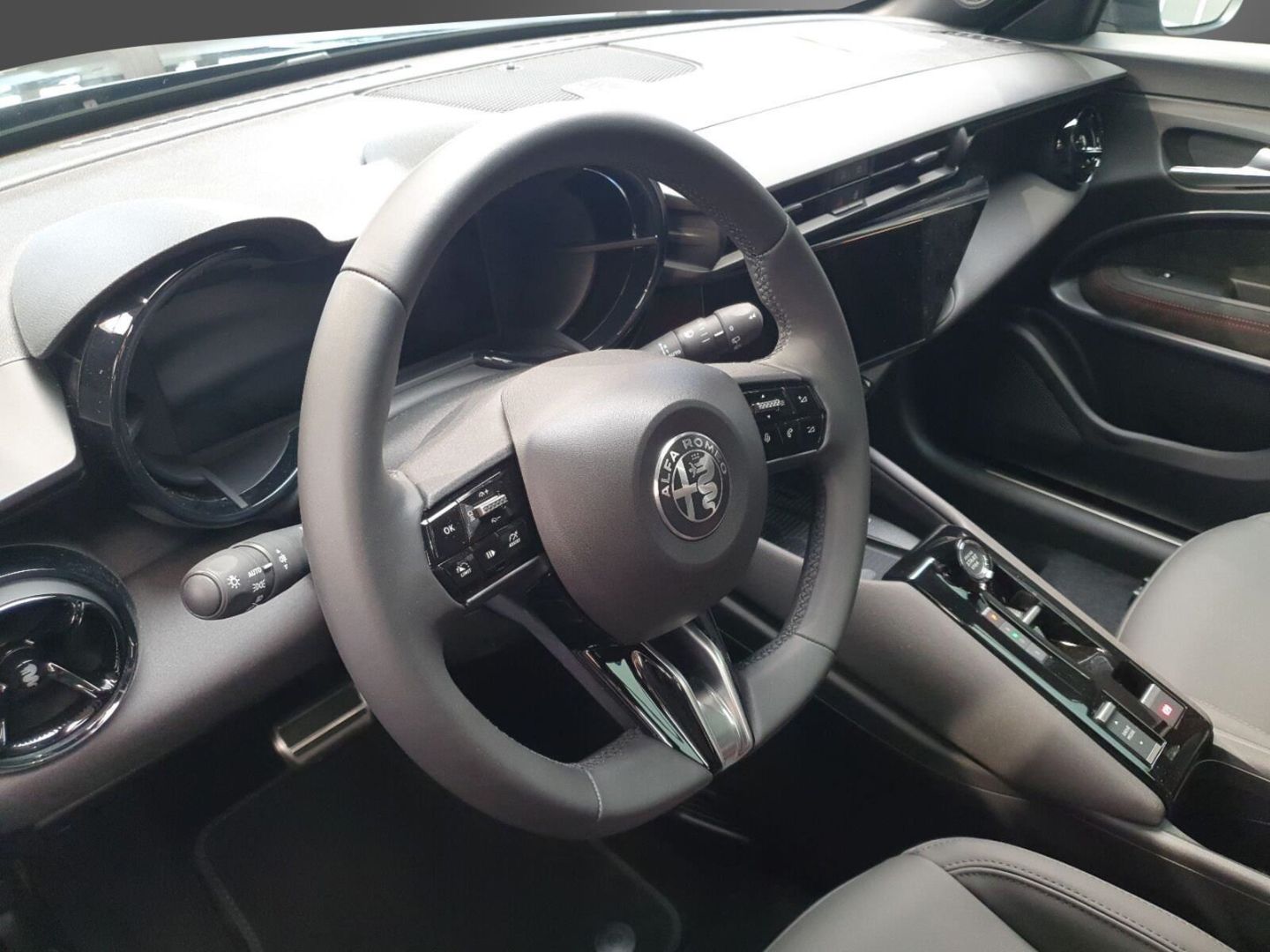 Fahrzeugabbildung Alfa Romeo Junior Elettrica VELOCE  280 PS voll Top Deal