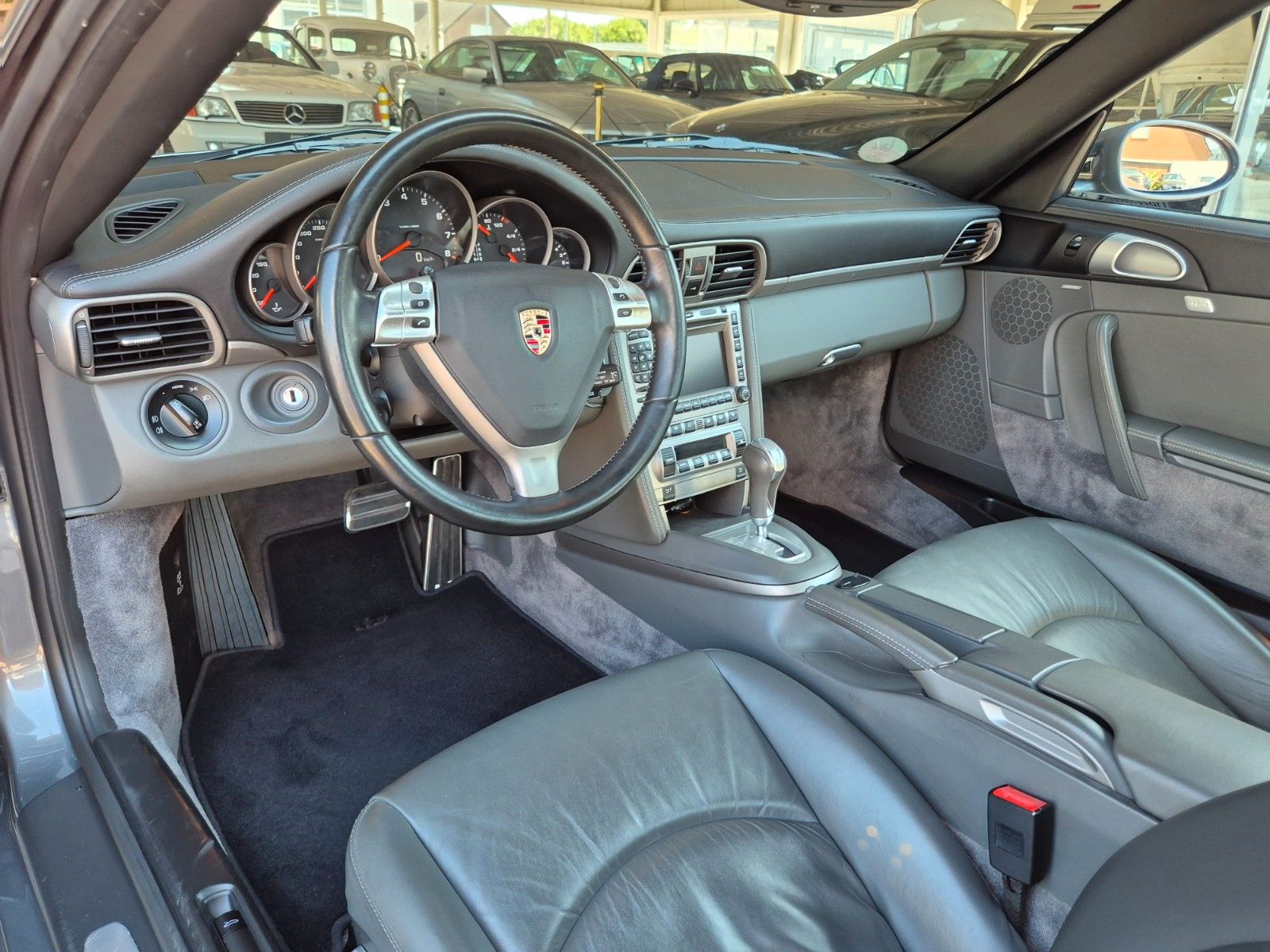 Fahrzeugabbildung Porsche 997 Carrera/Dt./Historie/Meteor Grau/Top