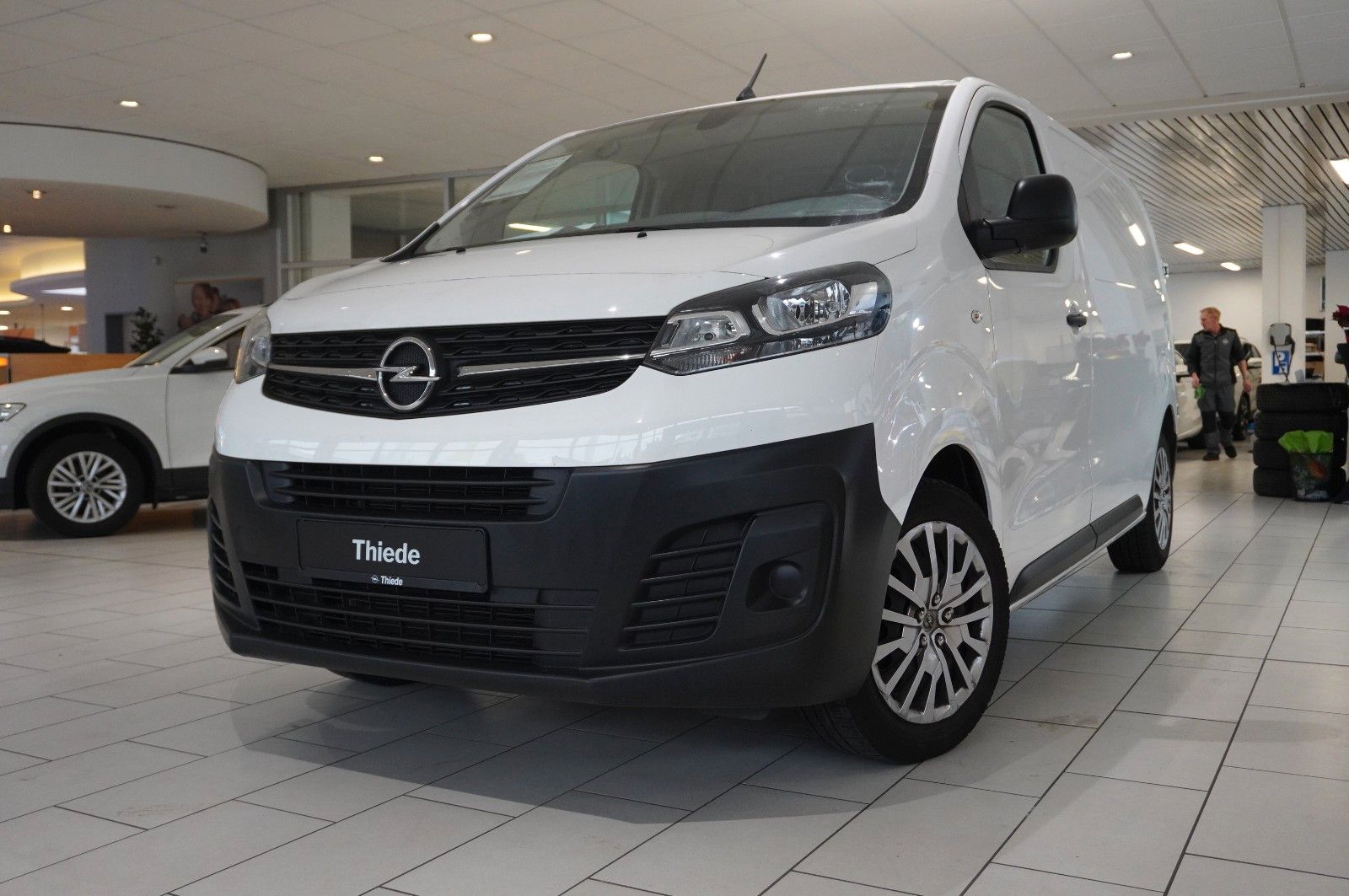 Fahrzeugabbildung Opel Vivaro Cargo 1.5D M EDITION KLIMA/DAB+/PDC/TEMP.
