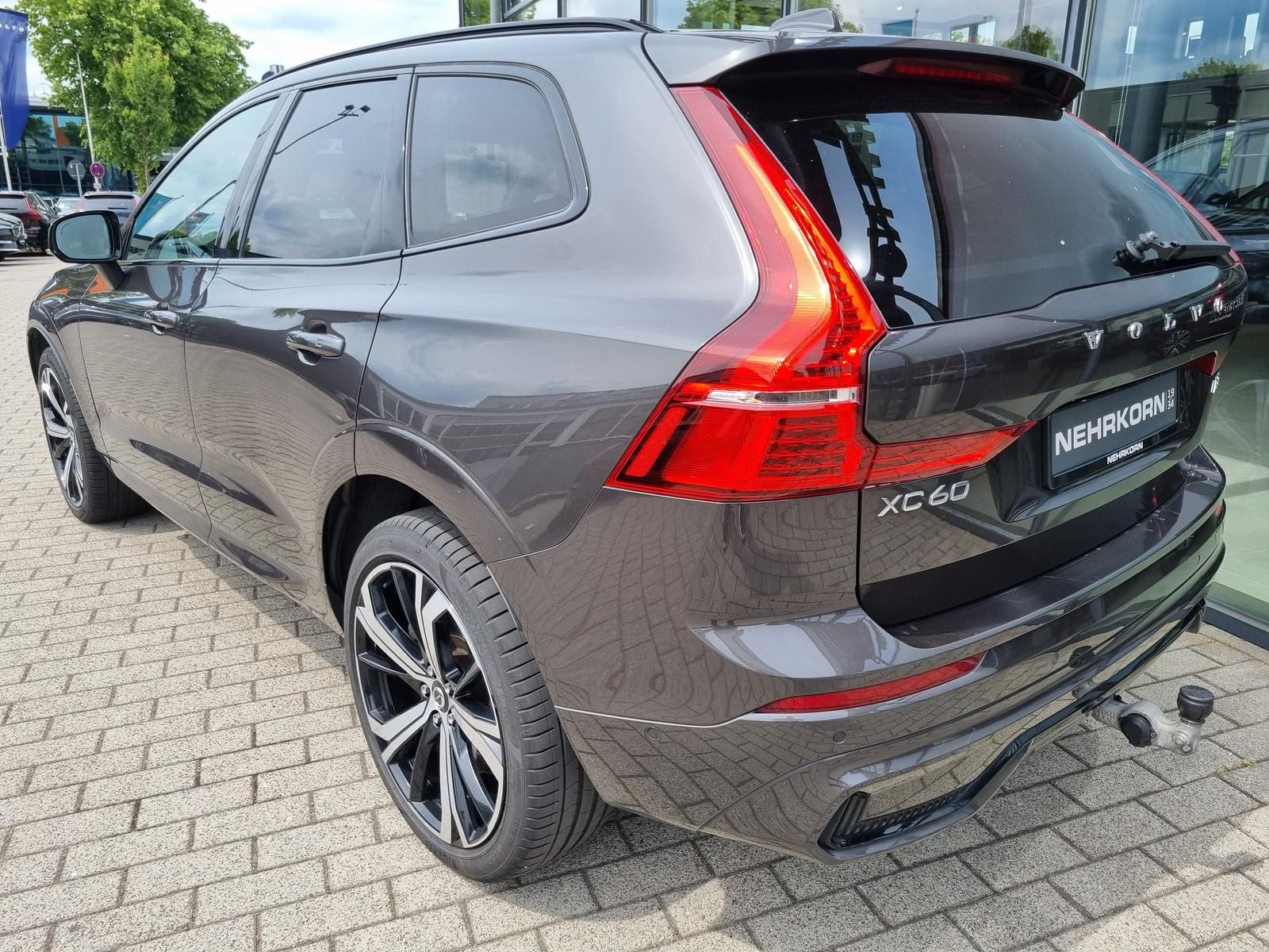 Fahrzeugabbildung Volvo XC60 B5 AWD Ultimate Dark 'Standheizung, 360Cam'