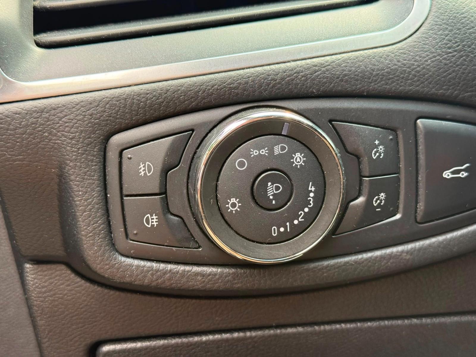 Ford Edge Titanium 4x4*Keyless*8Fach*Navi*Szhz
