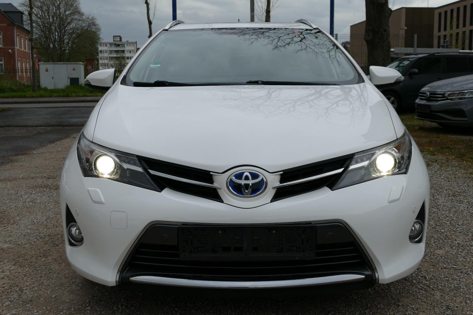 Toyota Auris Touring Sports Hybrid Life+