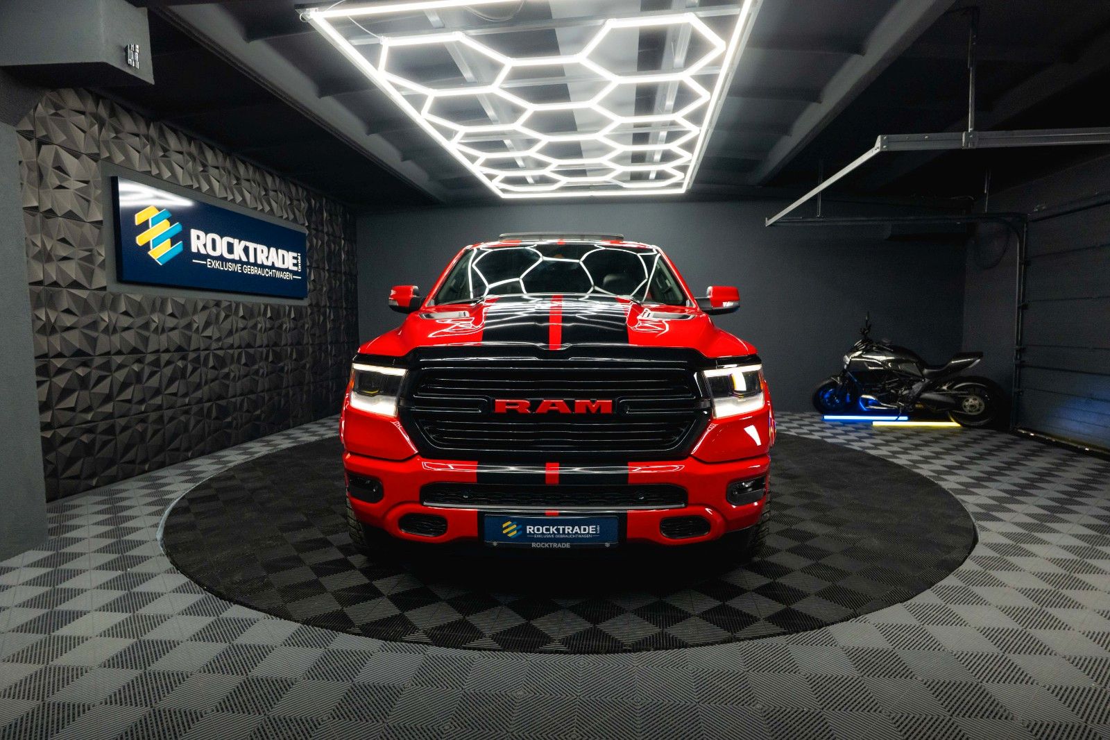 Fahrzeugabbildung Dodge RAM 5.7 V8 HEMI 4x4 NIGHT GT SPORT *Pano*22Zoll*