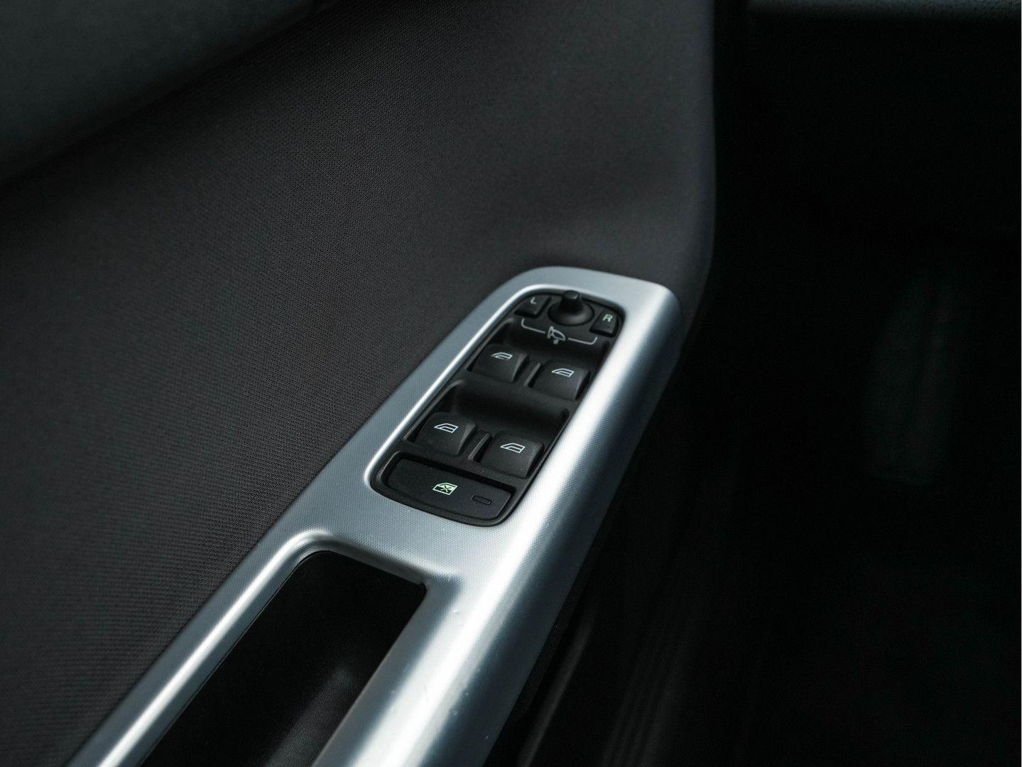 Volvo V50 2011 — photo 16