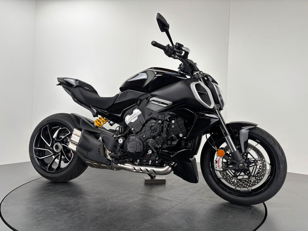 Fahrzeugabbildung Ducati DIAVEL V4 *SEITL. KENNZEICHENHALTER *NEUWERTIG